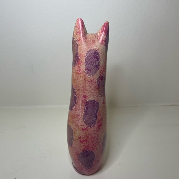Pink soapstone cat figurine, 6 inches - Picture 3 of 4
